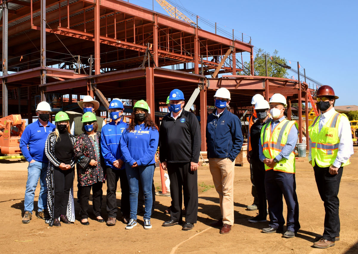 041521-smt-news-ach-beam-signing-002